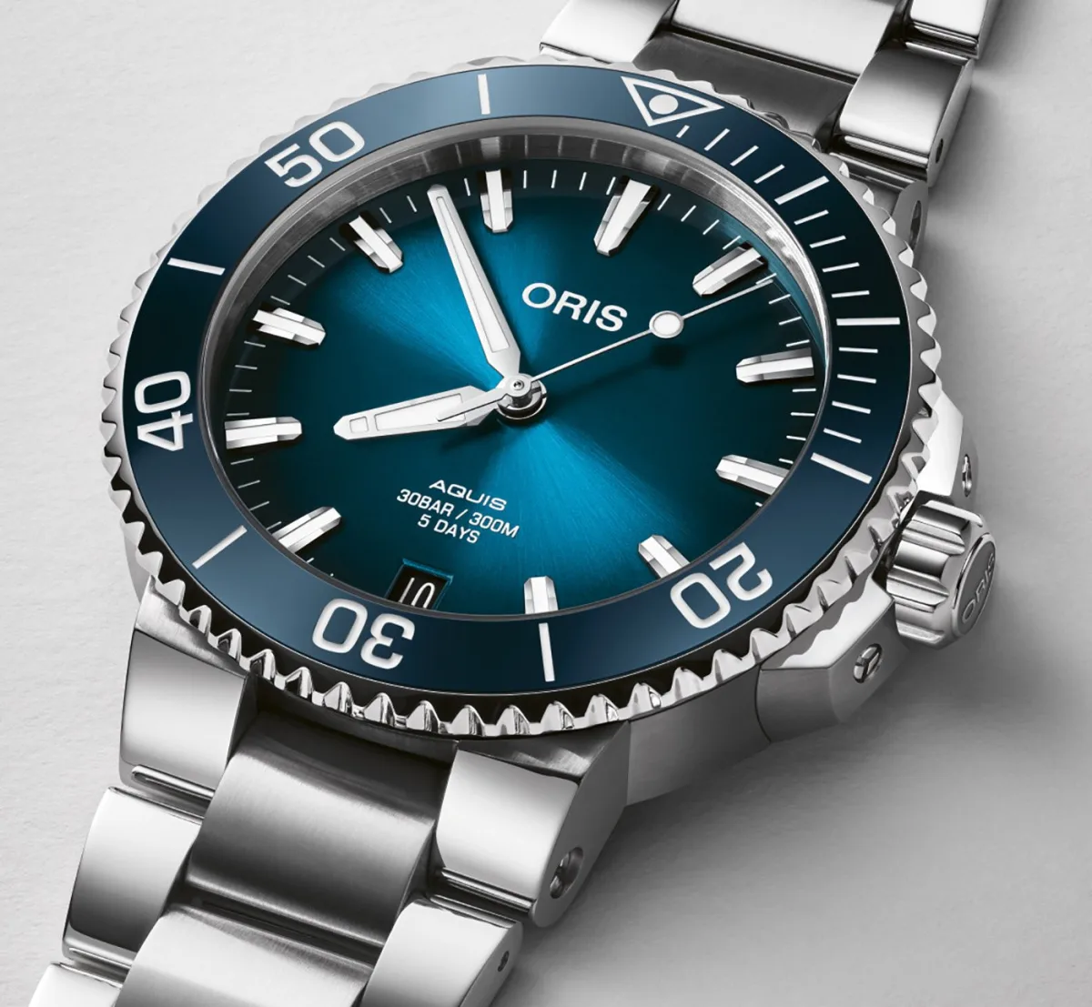 Oris Aquis Date Calibre 400 41.5mm front view