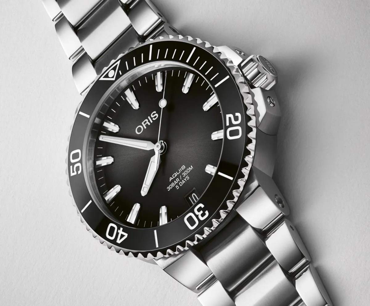 Oris Aquis Date Calibre 400 41.5mm on rubber strap