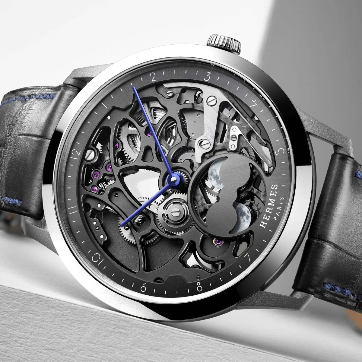 Detailed view of Slim d'Hermès Squelette Lune skeletonized movement