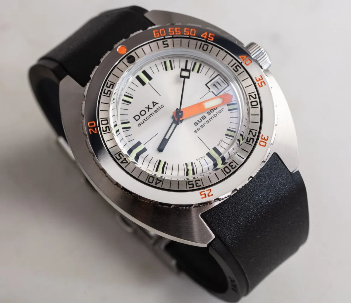 Doxa SUB 300 beater watch with vintage look