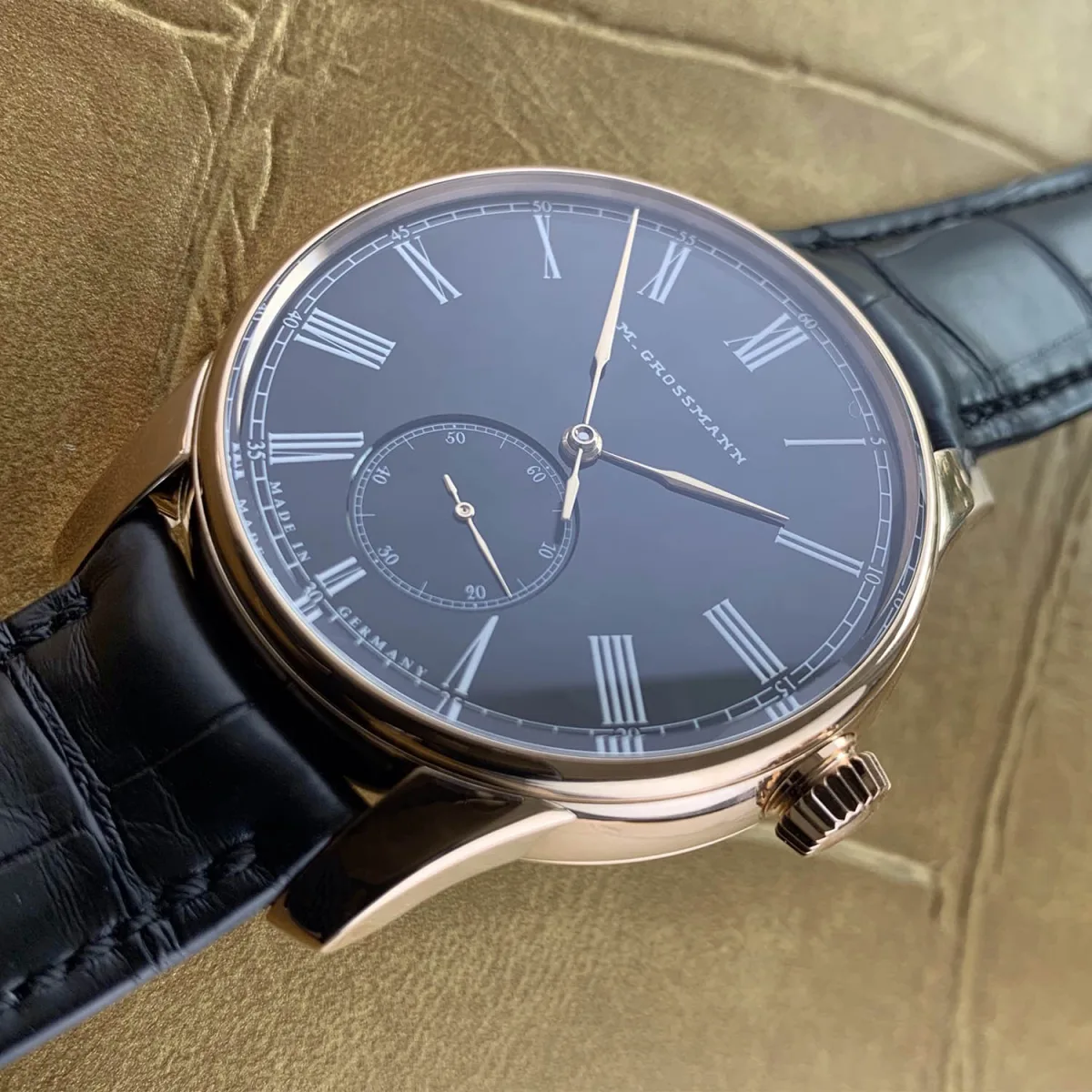 Close-up of Moritz Grossmann Hamatic Vintage dial and gold hands