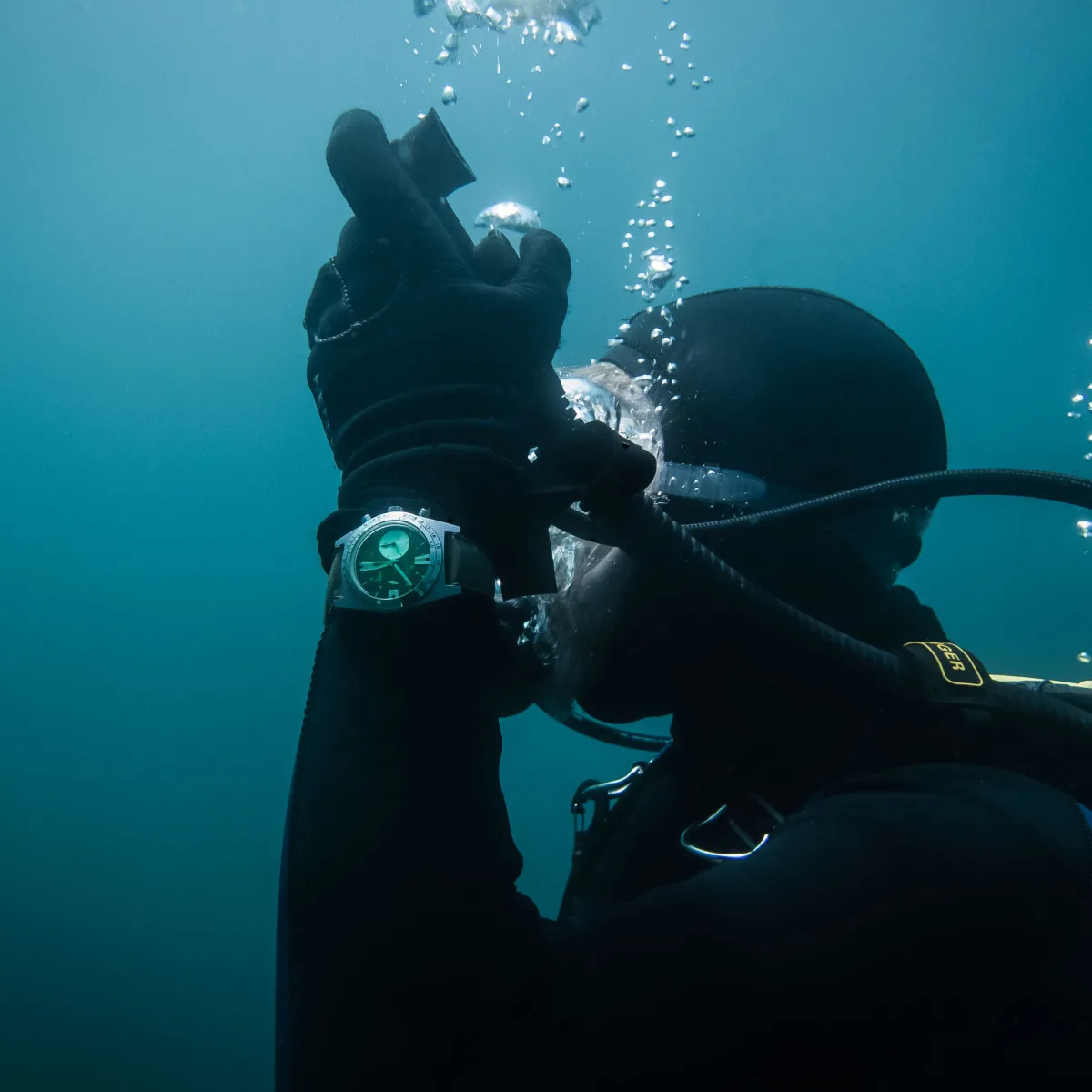 Diver adjusting Aquastar Deepstar underwater