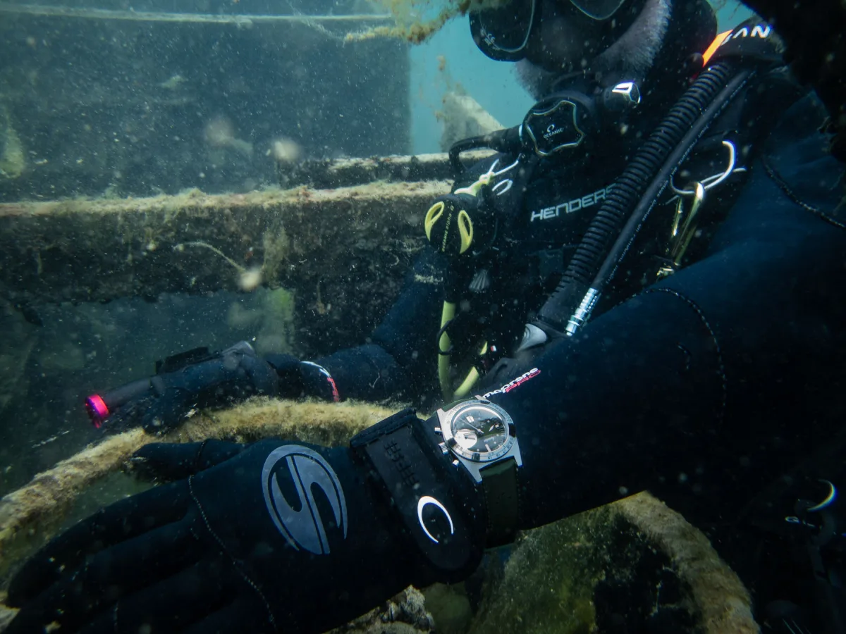 Close-up of Aquastar Deepstar bezel under water