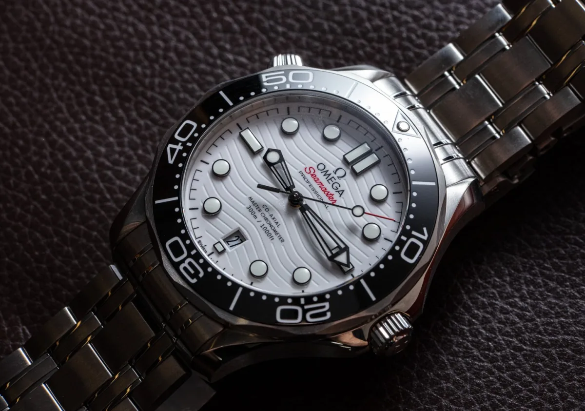 Omega Seamaster 300M helium release valve