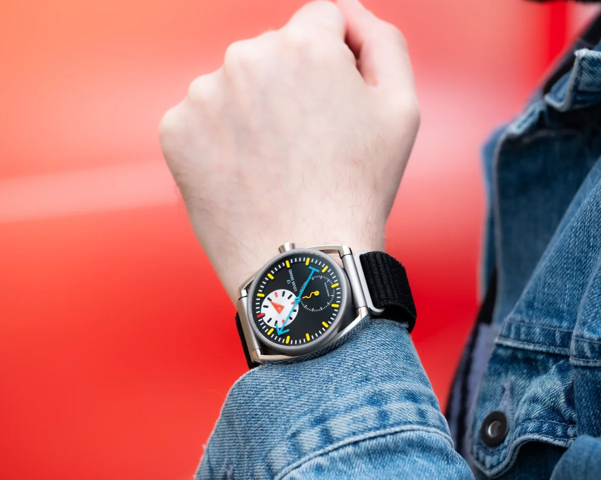 Side profile of the watch case