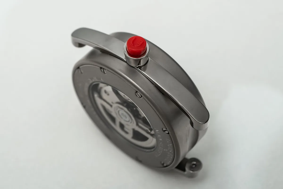 Red ABS crown detail