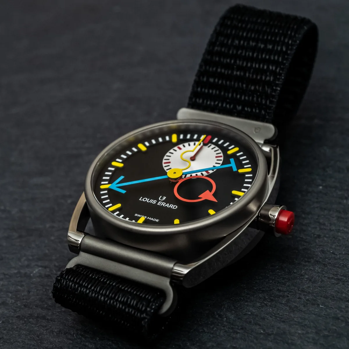 La Semaine model with emoticon day indicator