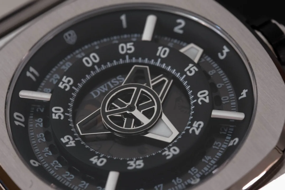 Luminous display of DWISS M3 in the dark