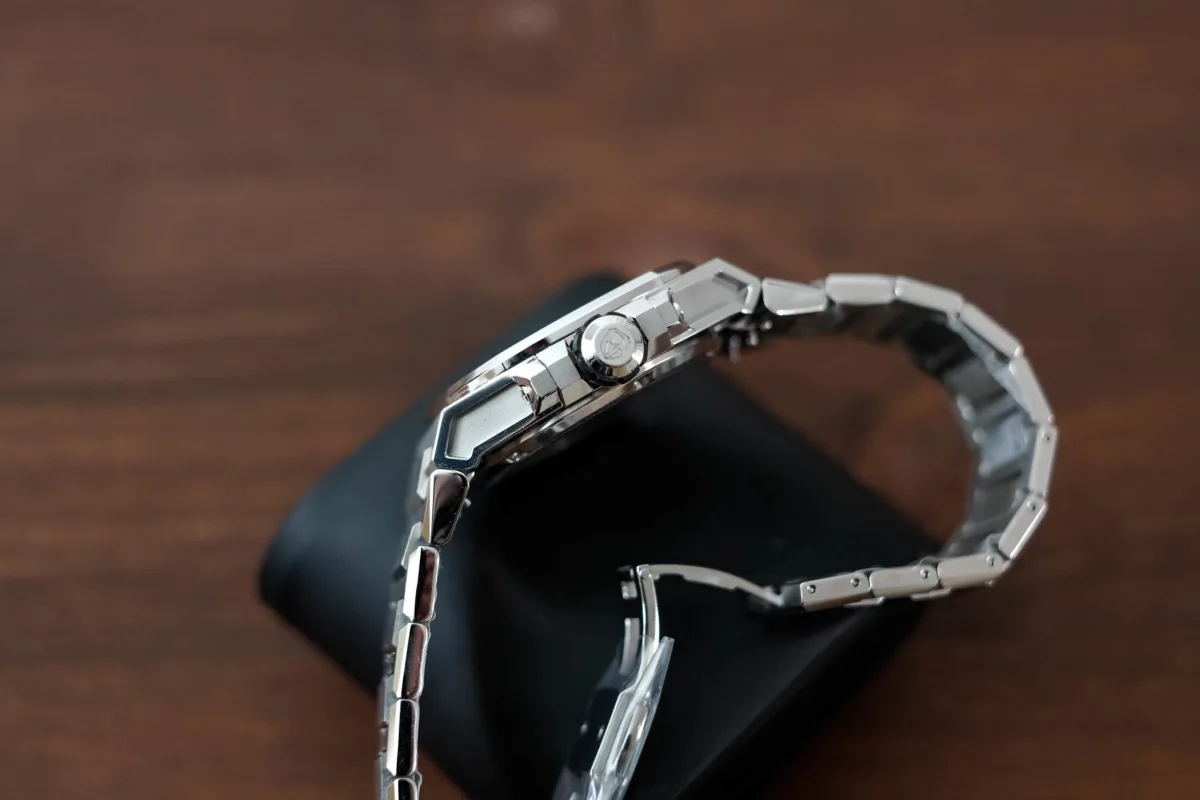 Display case back of DWISS M3 with Caliber 2824-2