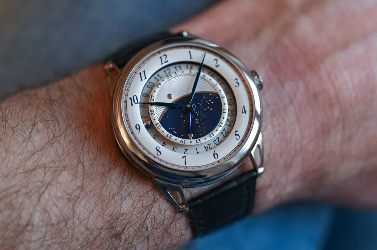 De Bethune DB25GMT Starry Varius caseback view