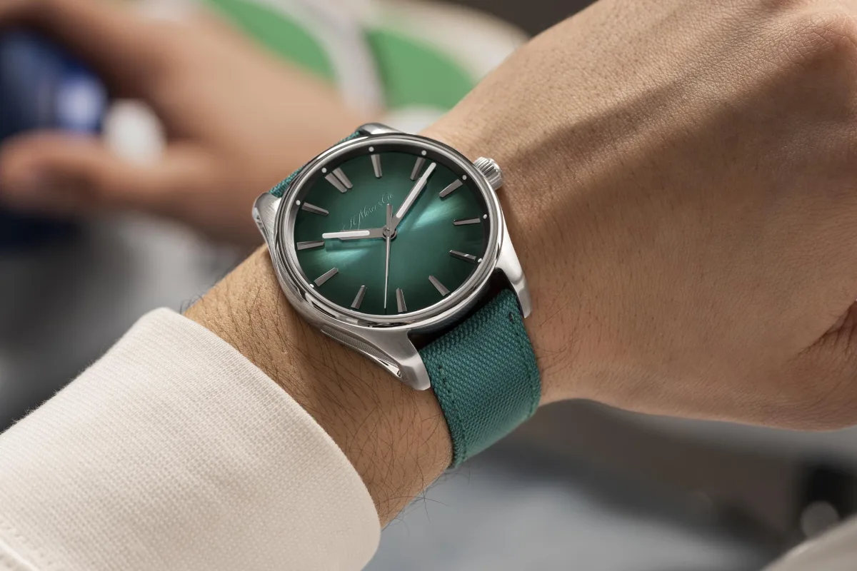 H. Moser & Cie Pioneer Center Seconds MEGA Cool watch with Blue Lagoon fumé dial