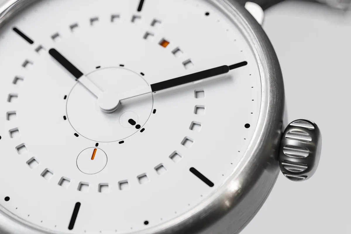 Ochs & Junior CCA dial close-up with indicators