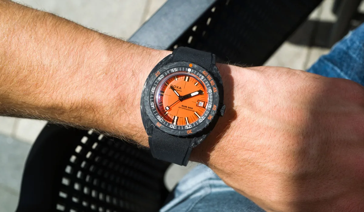Doxa Sub 300 Carbon COSC certified movement