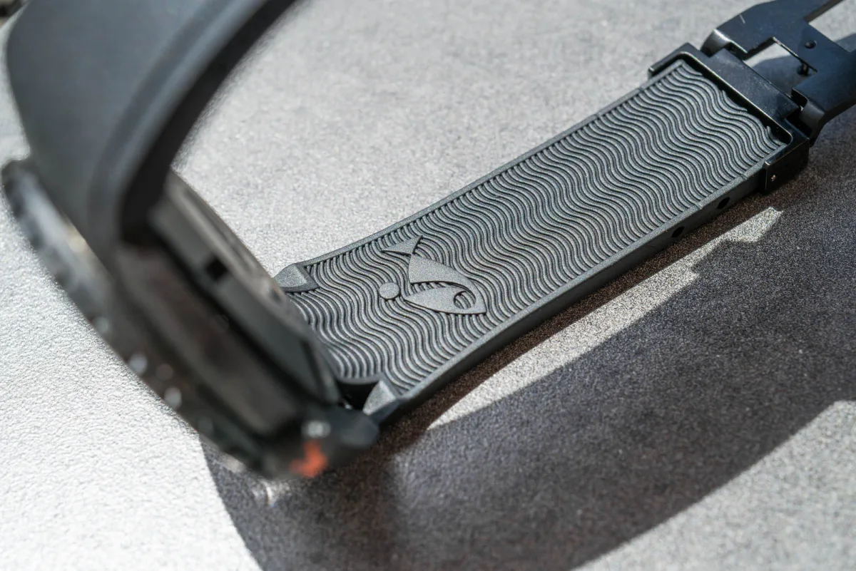 Doxa Sub 300 Carbon strap detail