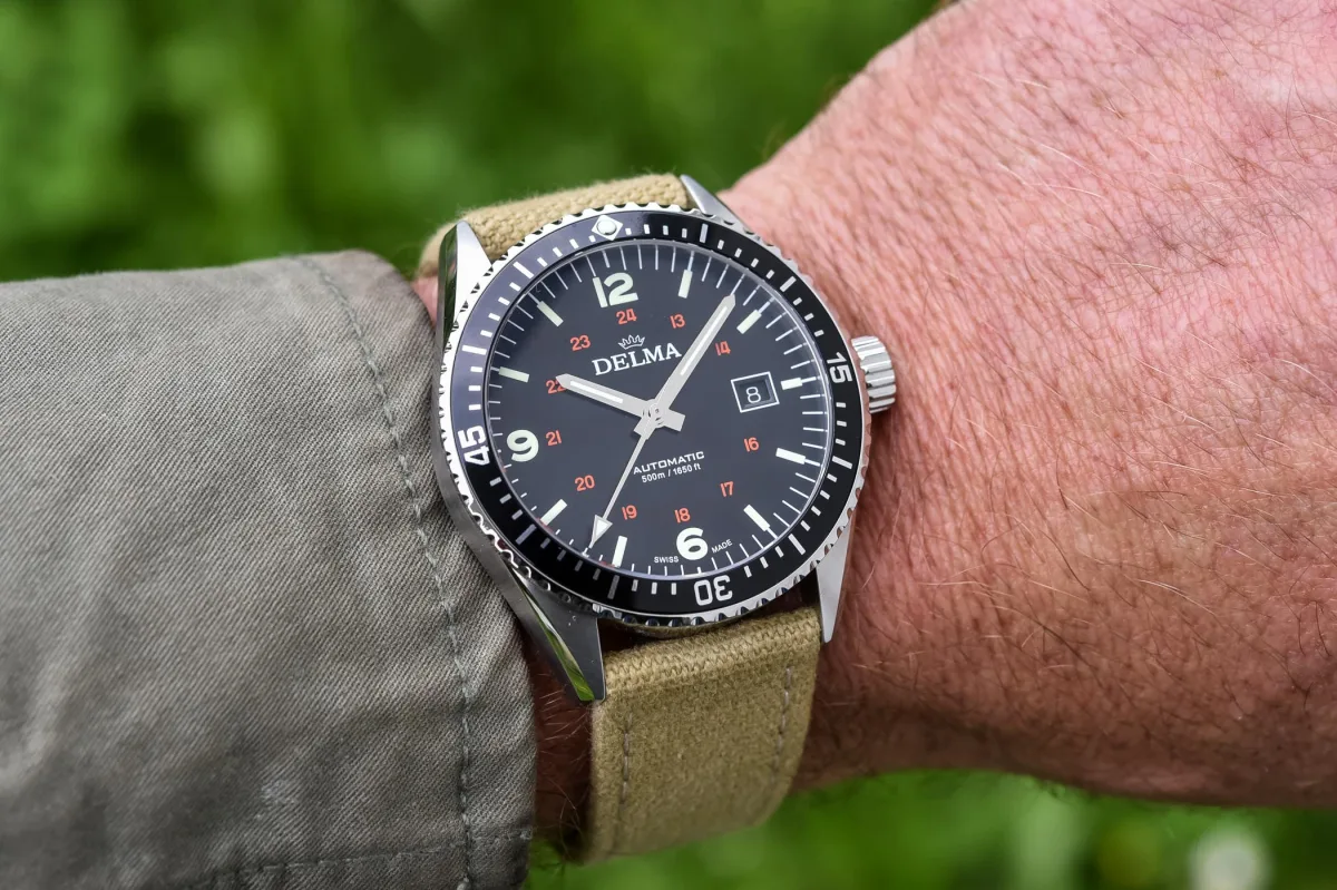 Delma Cayman Field Watch showing the unidirectional bezel