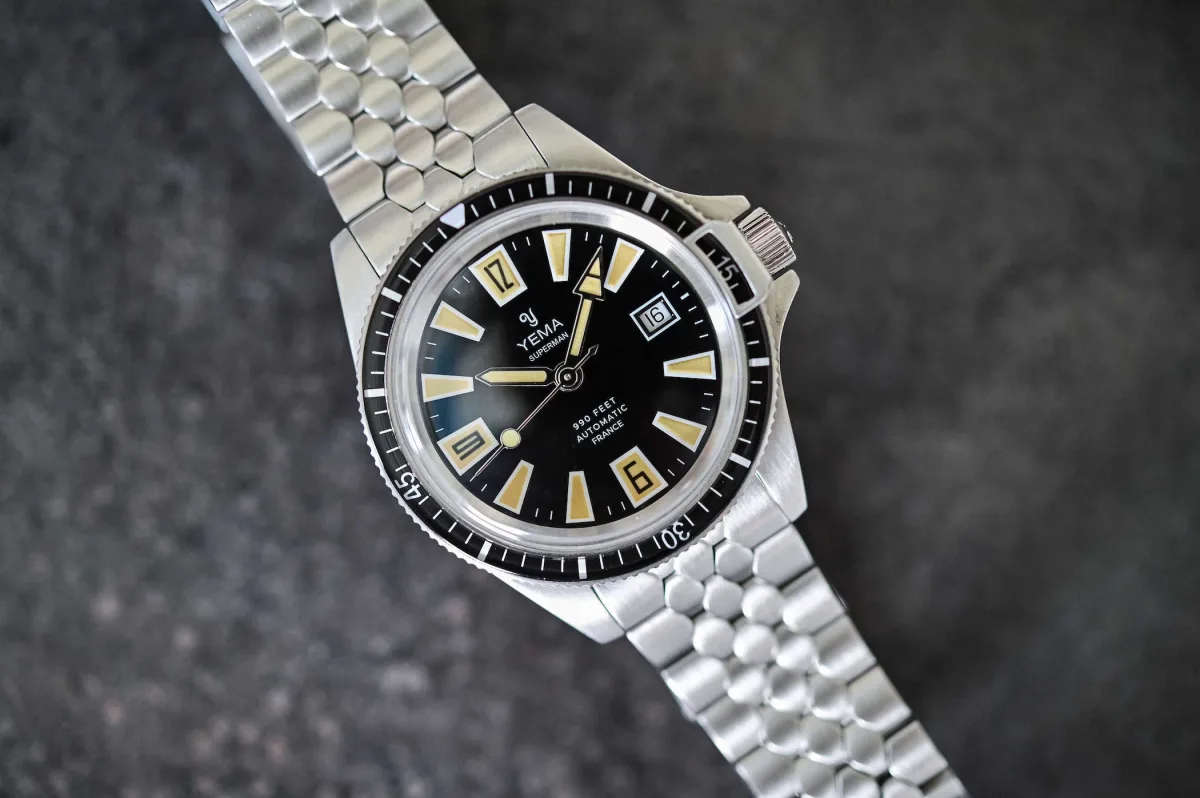 Sellita SW 200-1 movement inside Yema Superman Skin Diver
