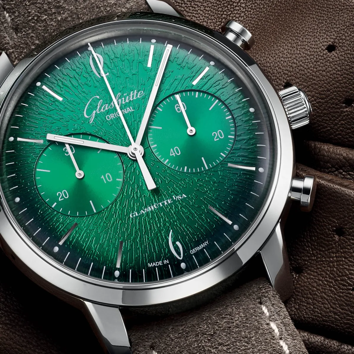 Side view of Glashütte Original Sixties Chronograph highlighting case and pushers