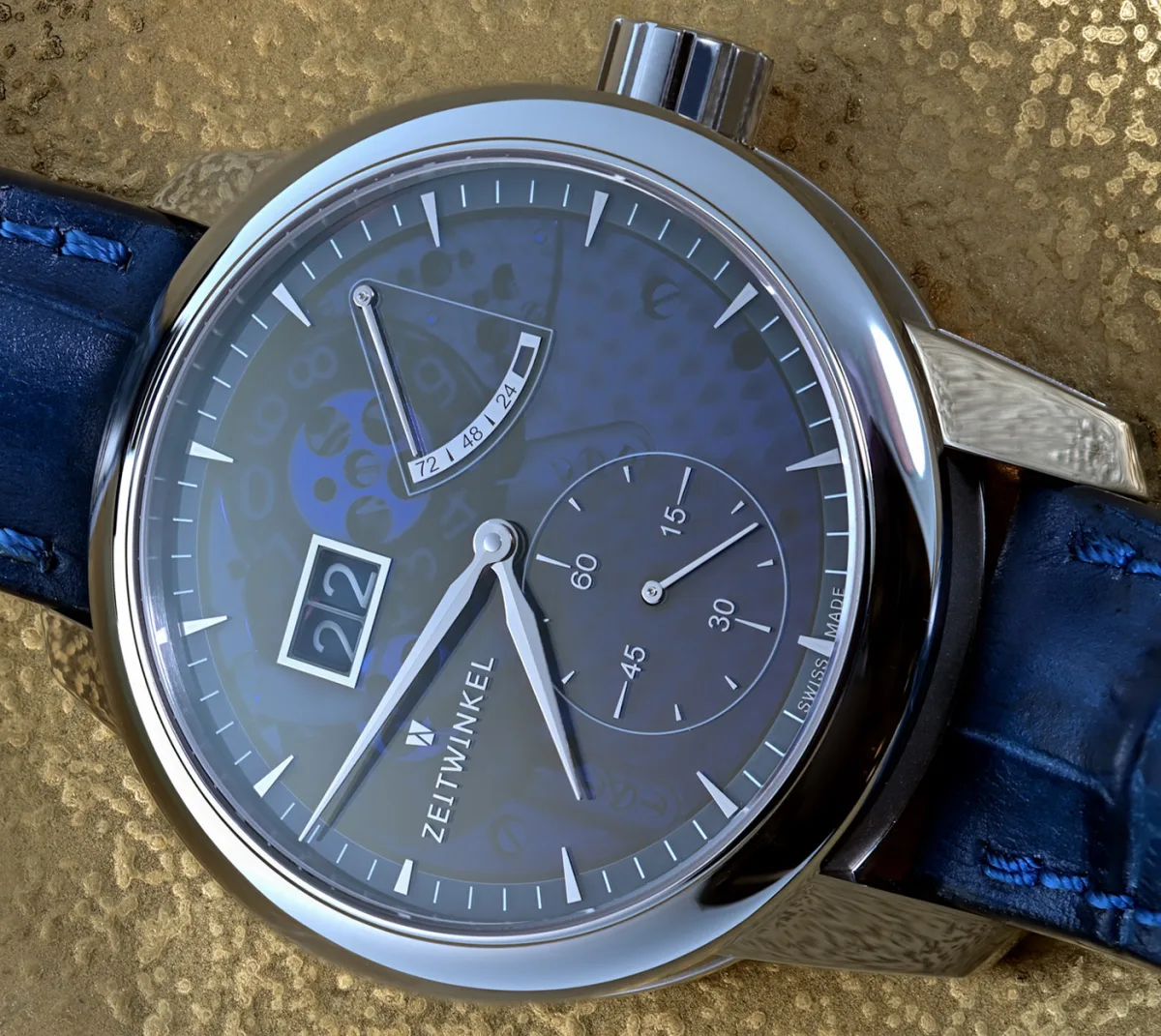 Zeitwinkel 273° Saphir Bleu watch with blue sapphire dial
