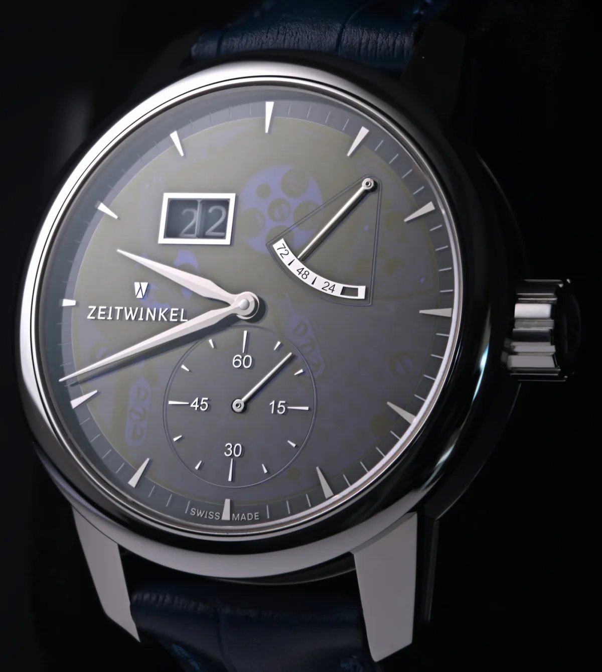 Close-up of Zeitwinkel 273° Saphir Bleu showing detailed dial