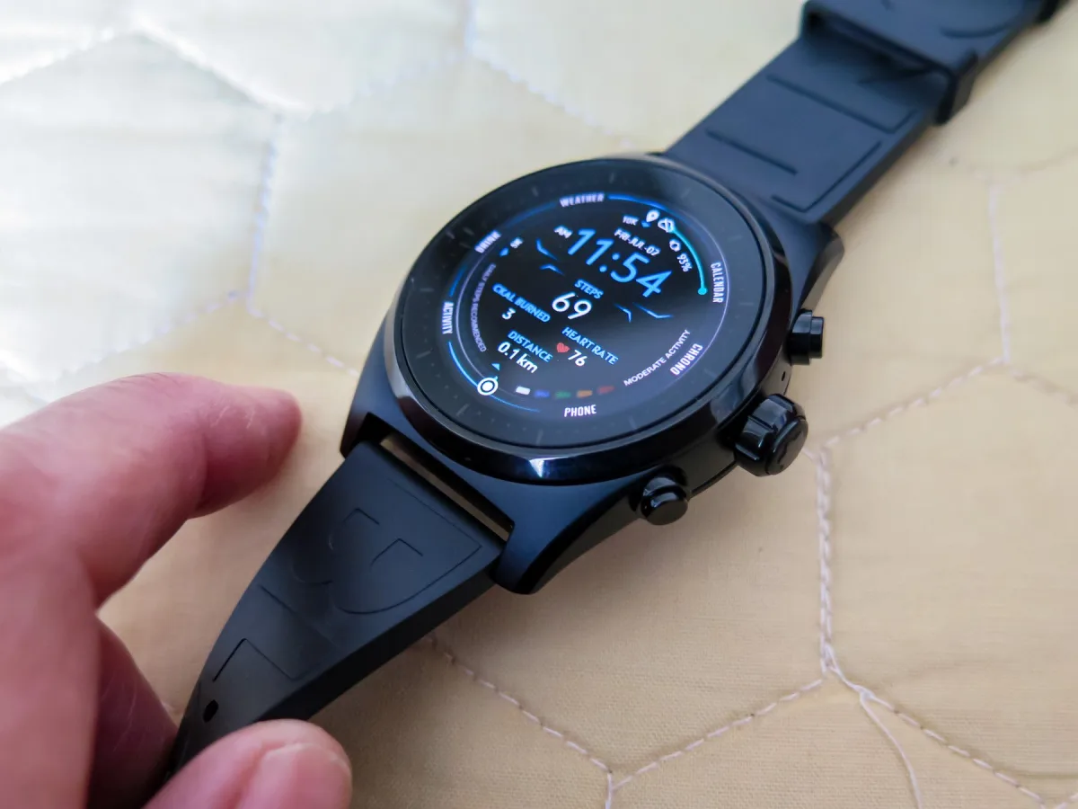 Montblanc Summit Lite displaying app list