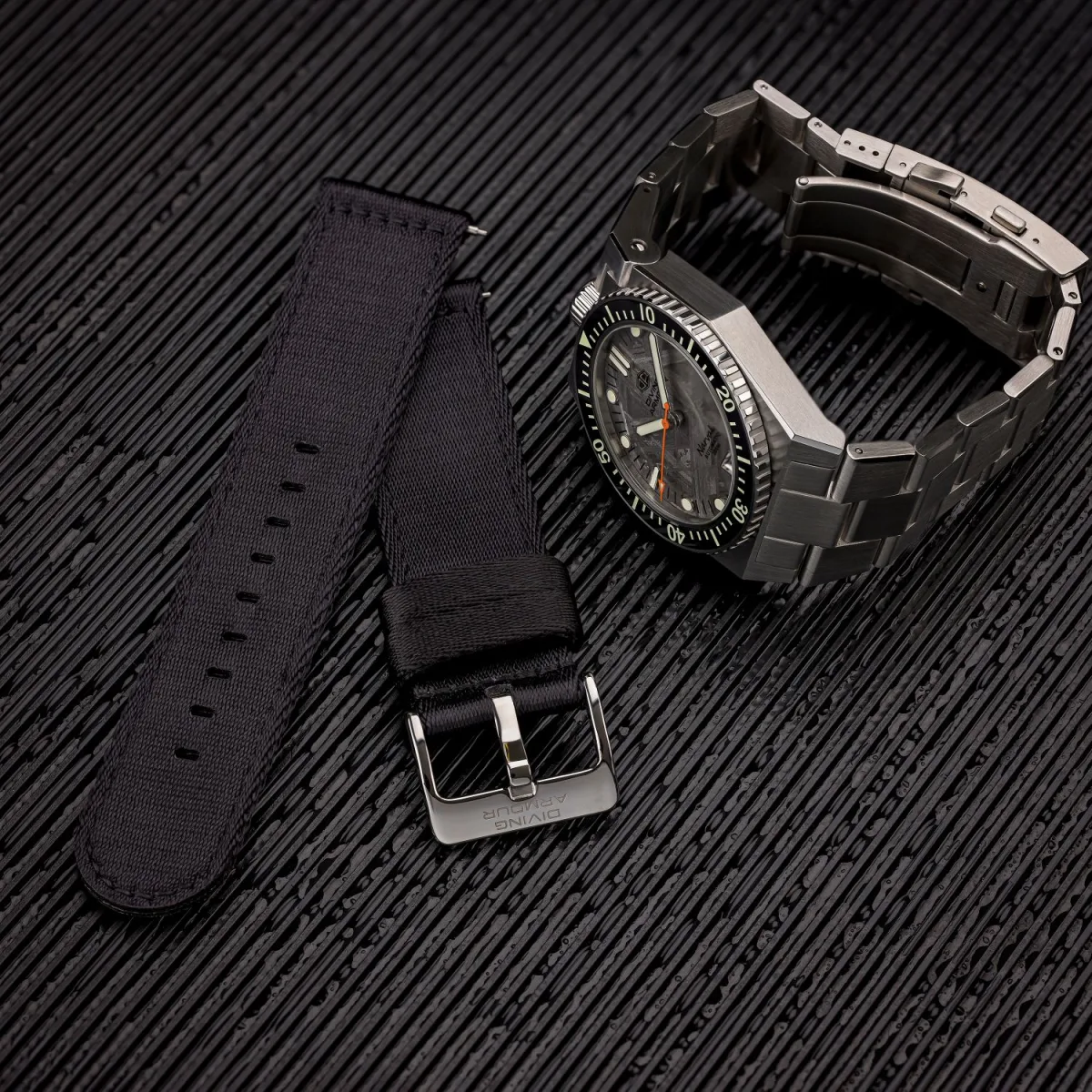 Narval watch features and design details