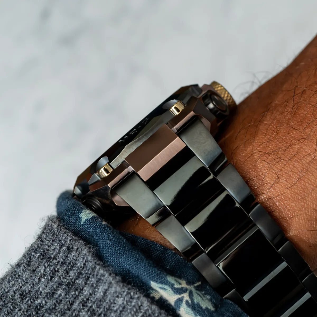 Kurogane-iro bracelet shade