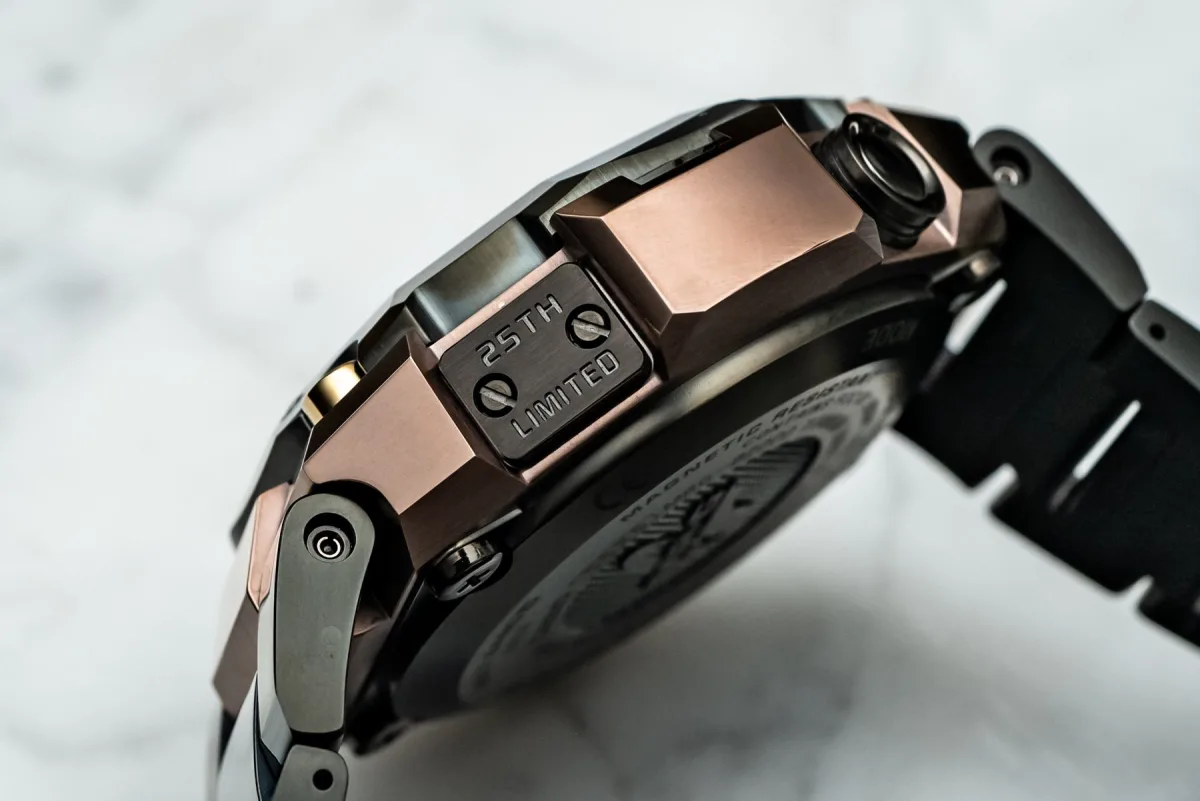 Hana-Basara watch bezel detail