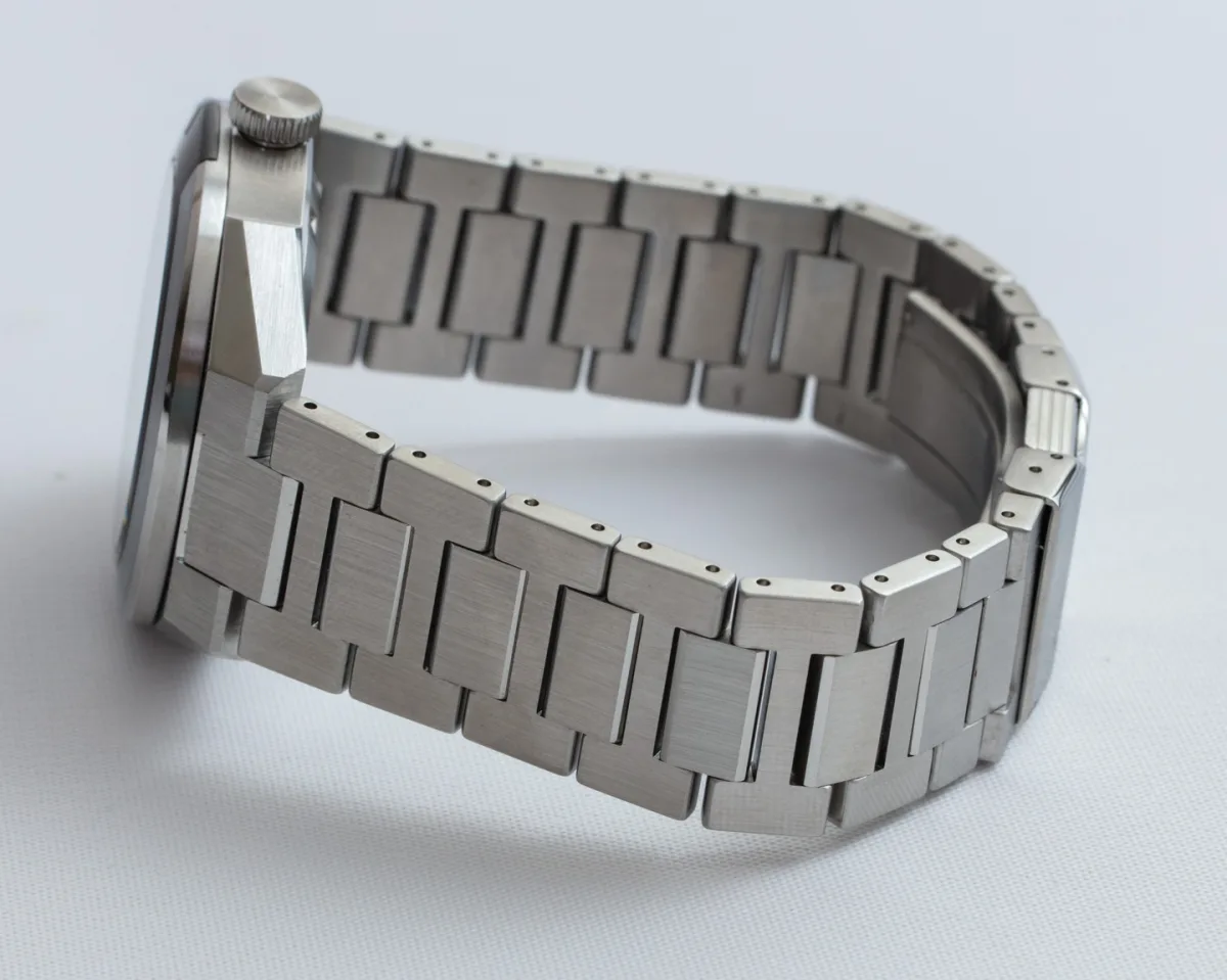 Citizen Series 8 870 bracelet and clasp detail