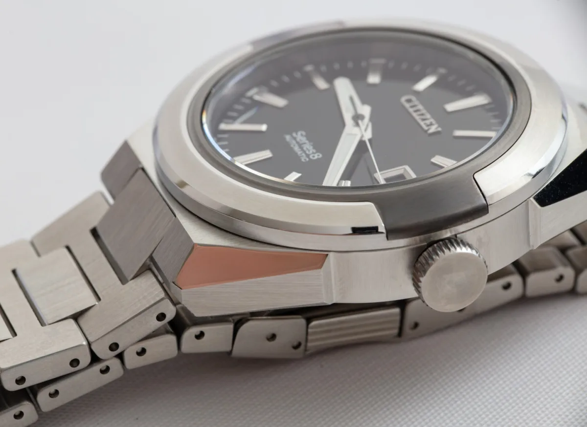 Detailed view of Citizen Series 8 870 bezel
