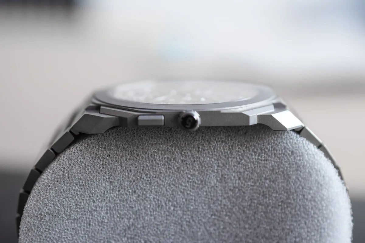 Details of Bvlgari's thin automatic tourbillon movement
