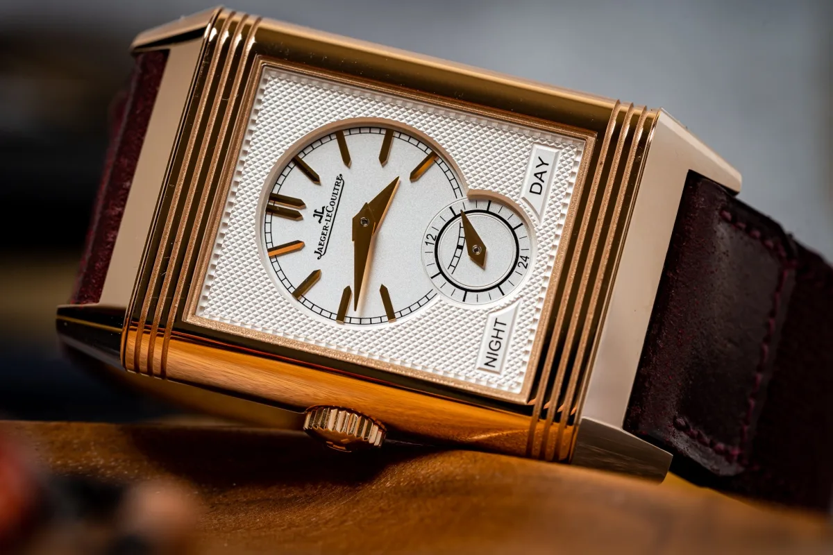 Reverso mechanism with dual time zone display