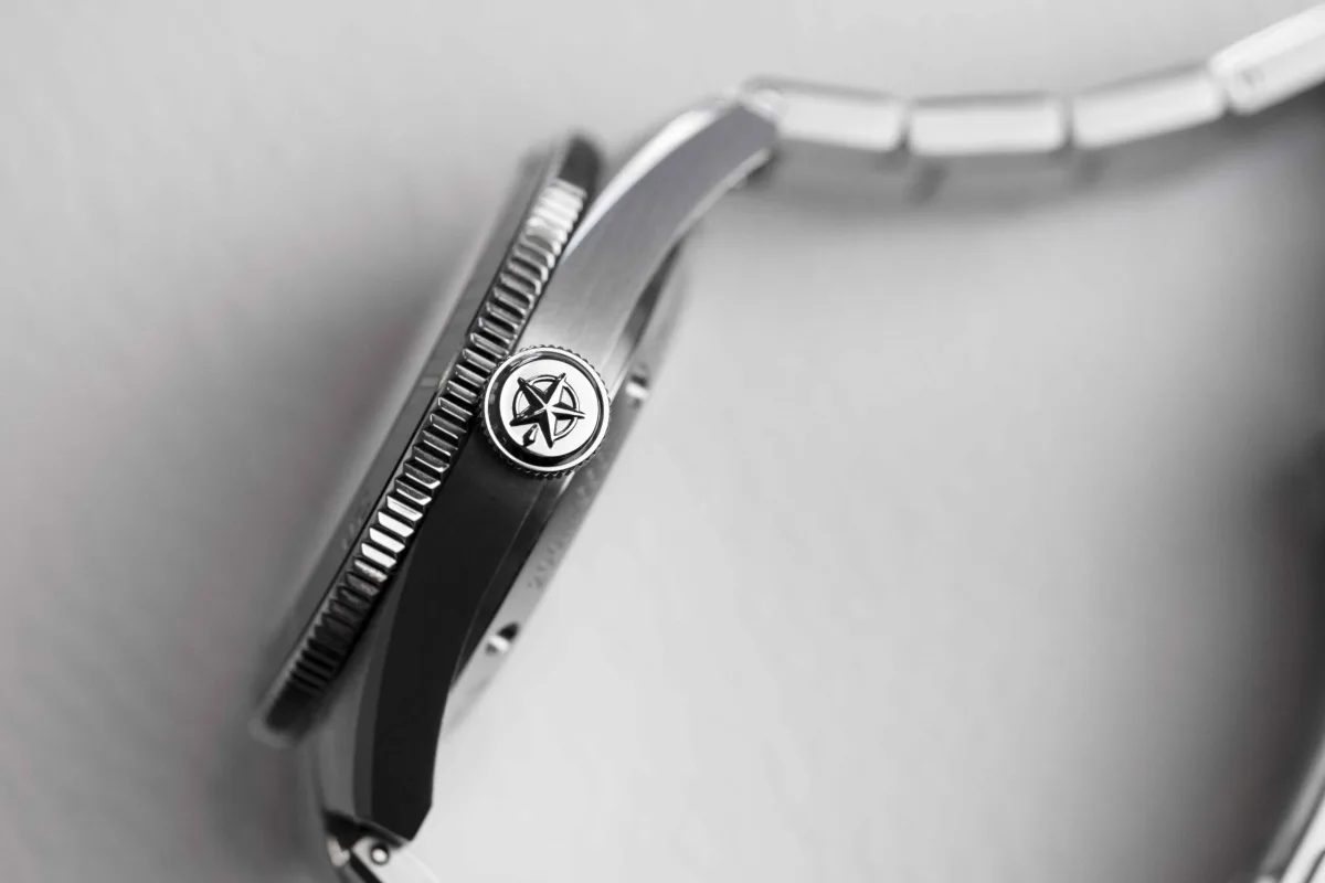 Tusenö Shellback watch dial features