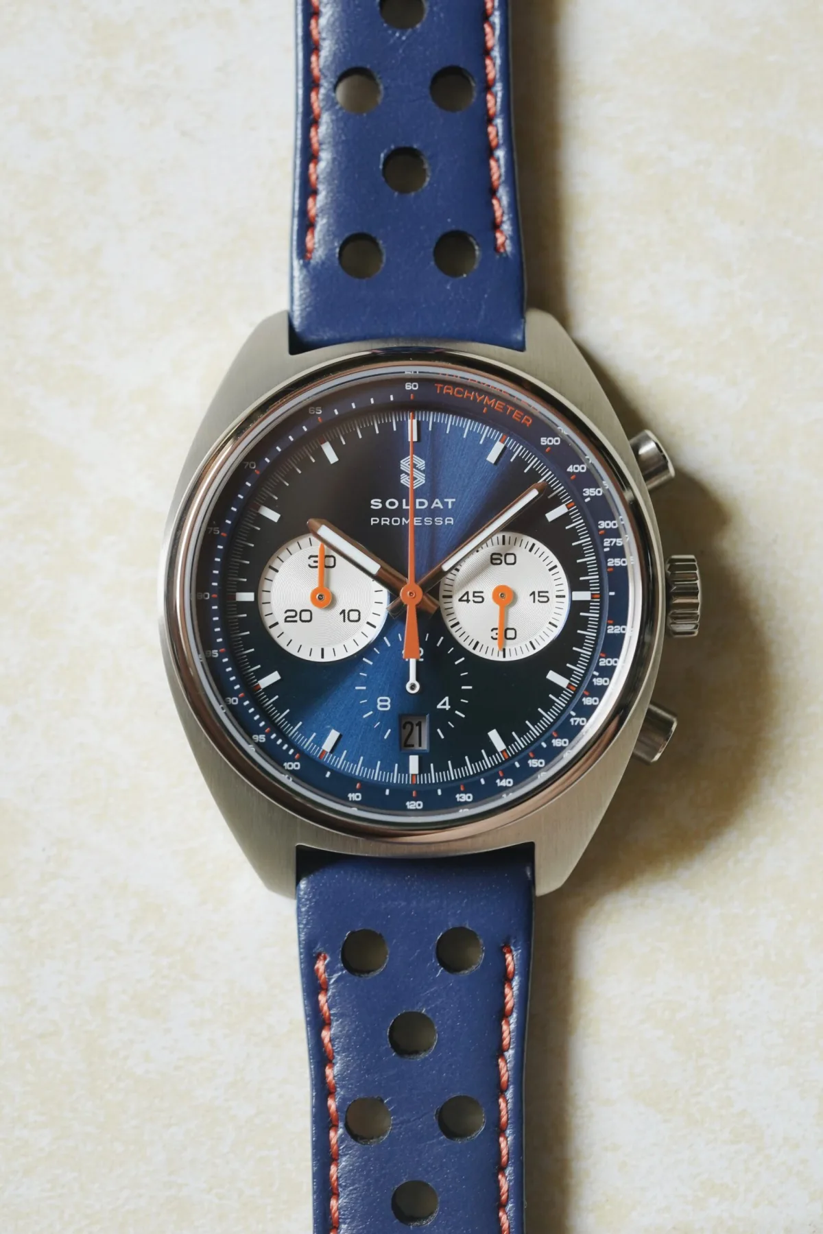 Soldat Promessa racing chronograph watch face
