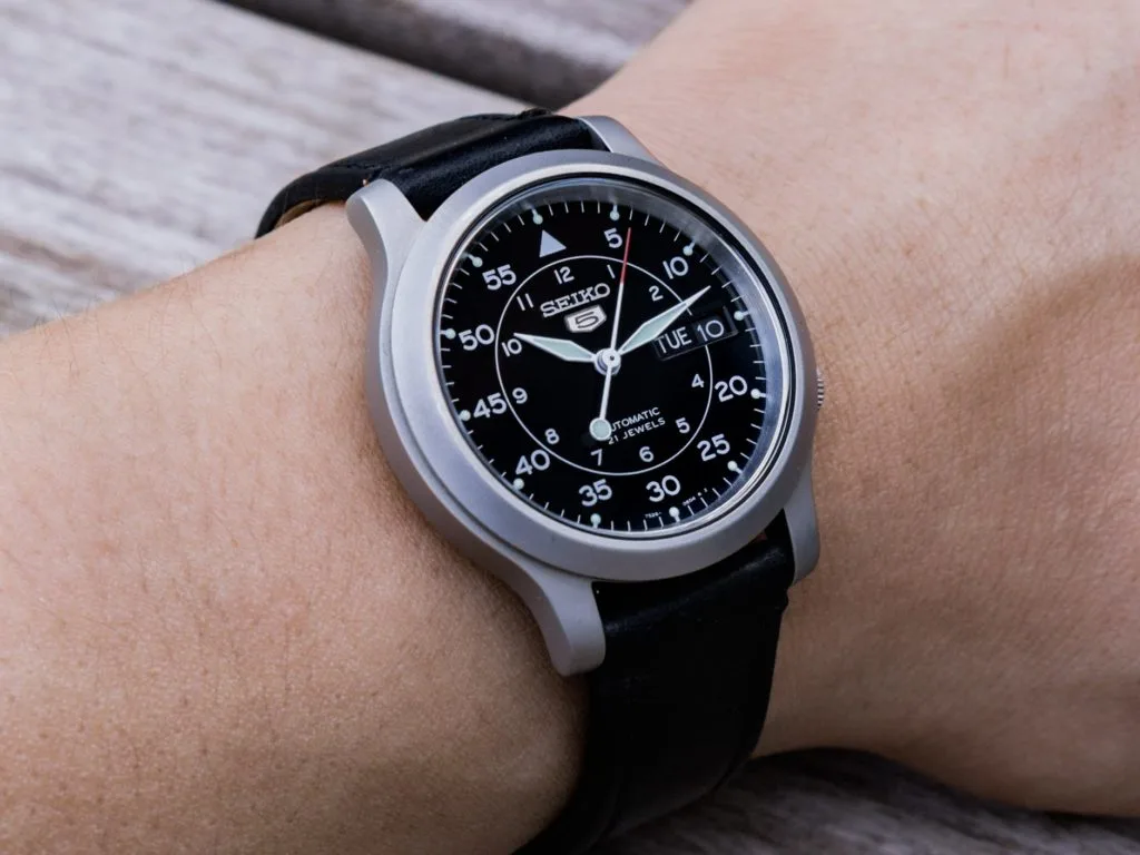 Seiko 5 SNK809 watch with elegant dial and luminous markers