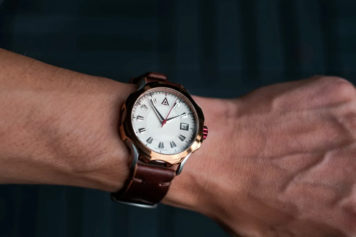 Subdued dial of WT Author No 1953 with minimal design