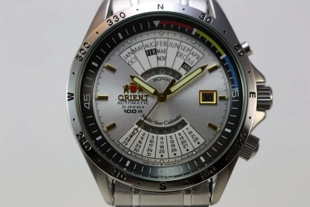 Orient EU030020W watch with unique design