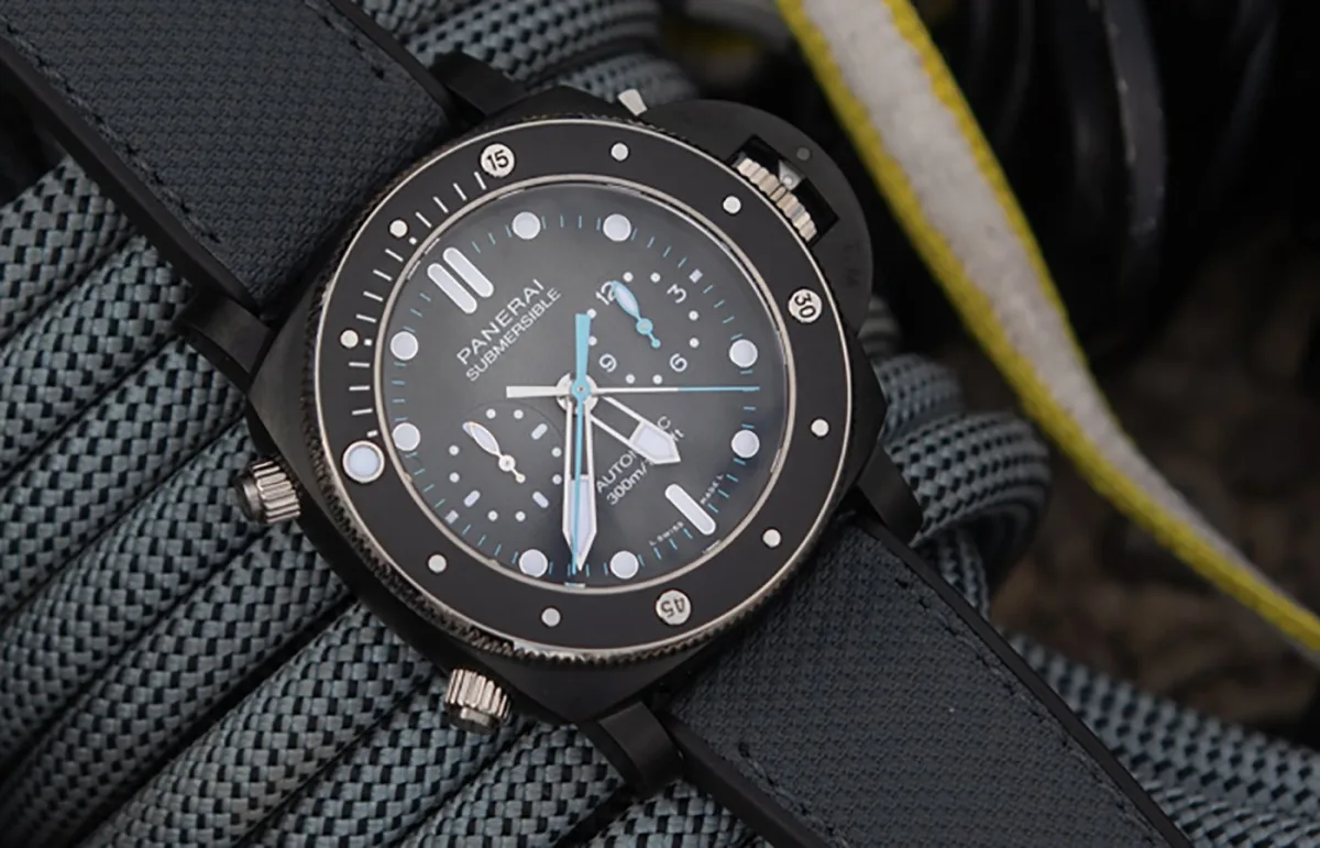 Side view of Panerai Submersible Chrono Flyback - J. Chin Edition