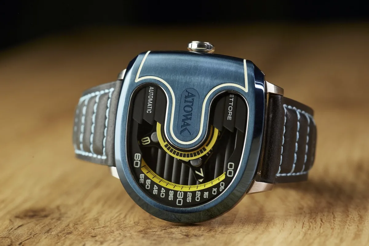 ETTORE Drift with sapphire crystal highlighting wandering hours