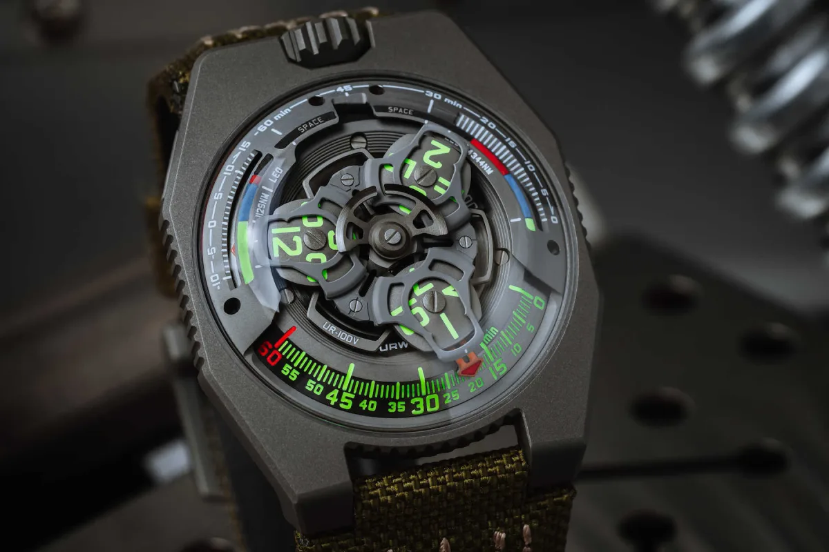 Urwerk UR-100V P.02 watch face