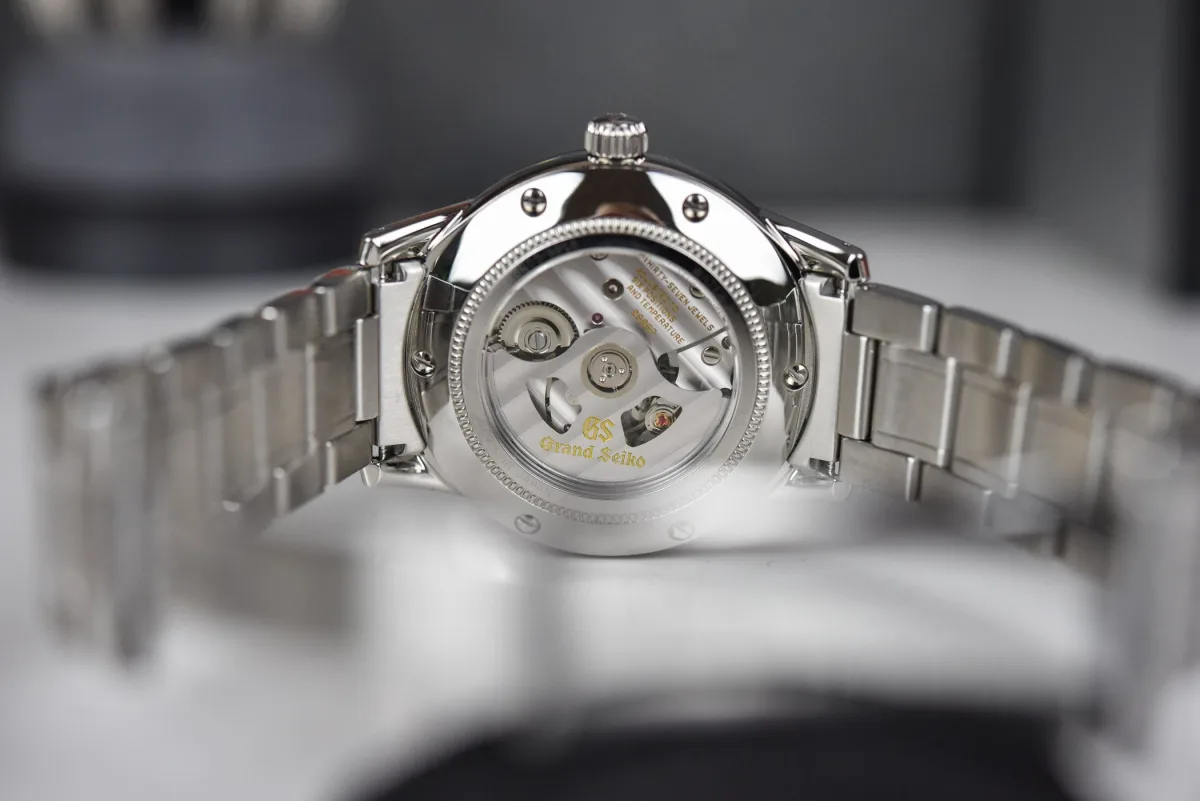 Case design of Grand Seiko Elegance GMT