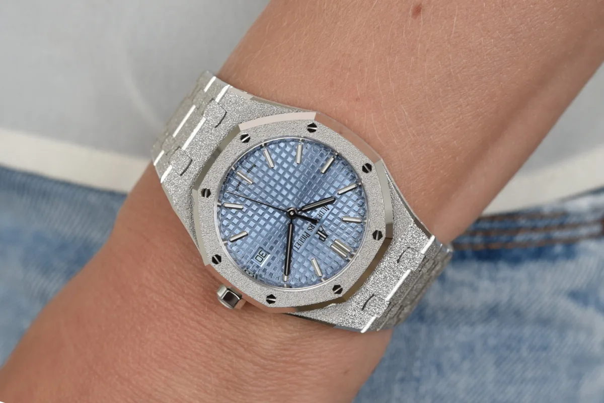 Close-up of Audemars Piguet Royal Oak Frosted Gold integrated bracelet