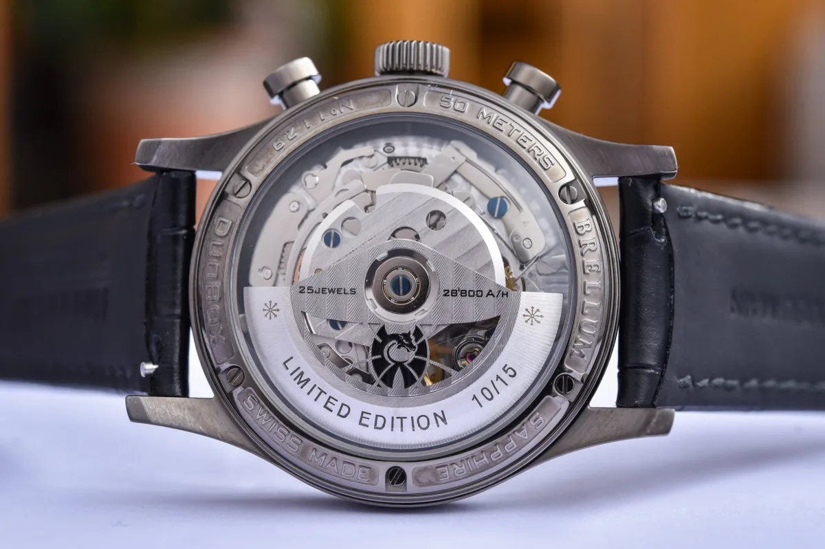 Side view of Brellum Duobox Classic LE.8 with alligator strap