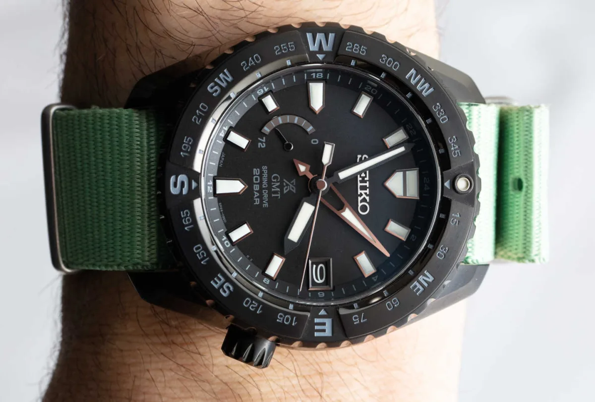 Close-up of Seiko SNR027 case