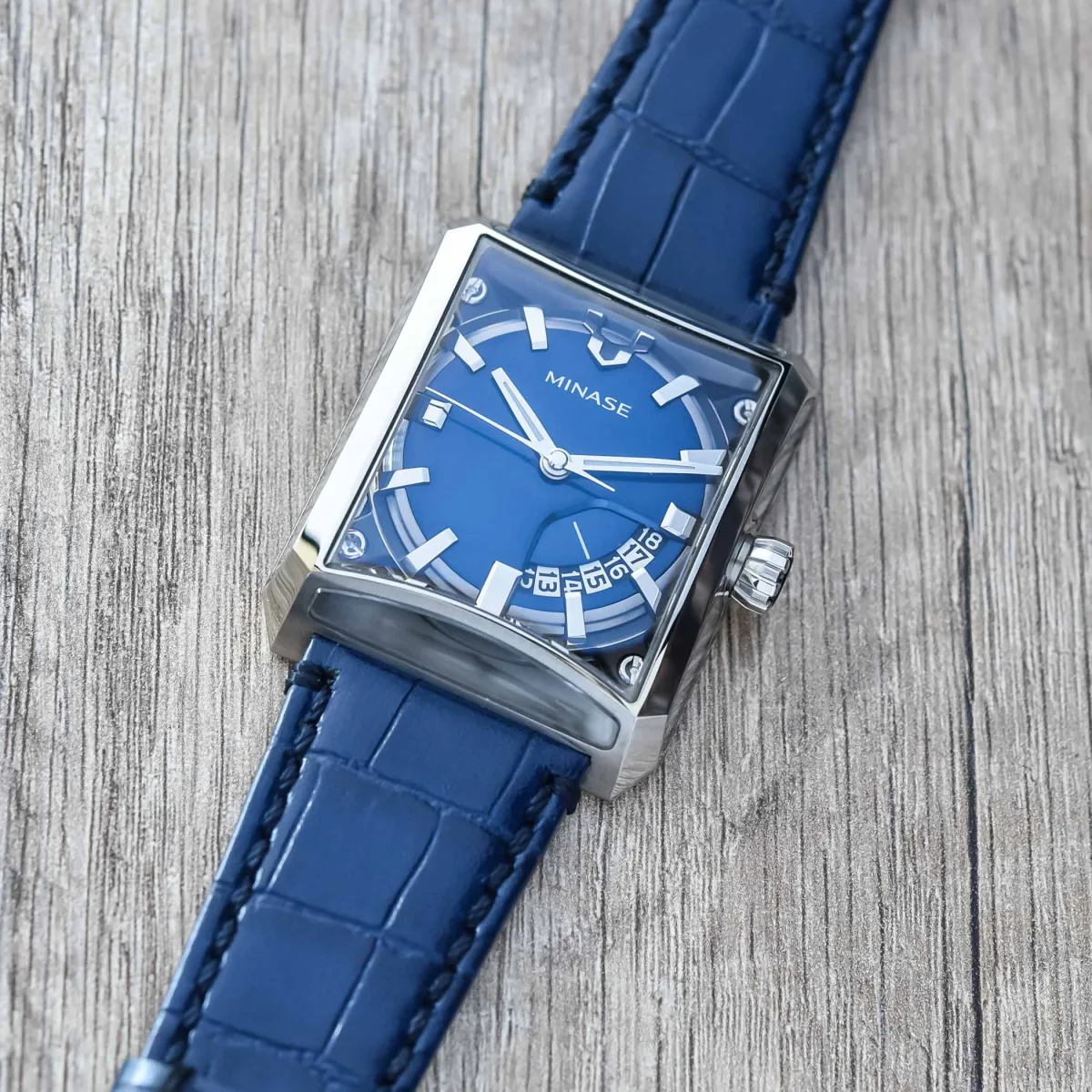 Minase 7 Windows watch case with sapphire windows
