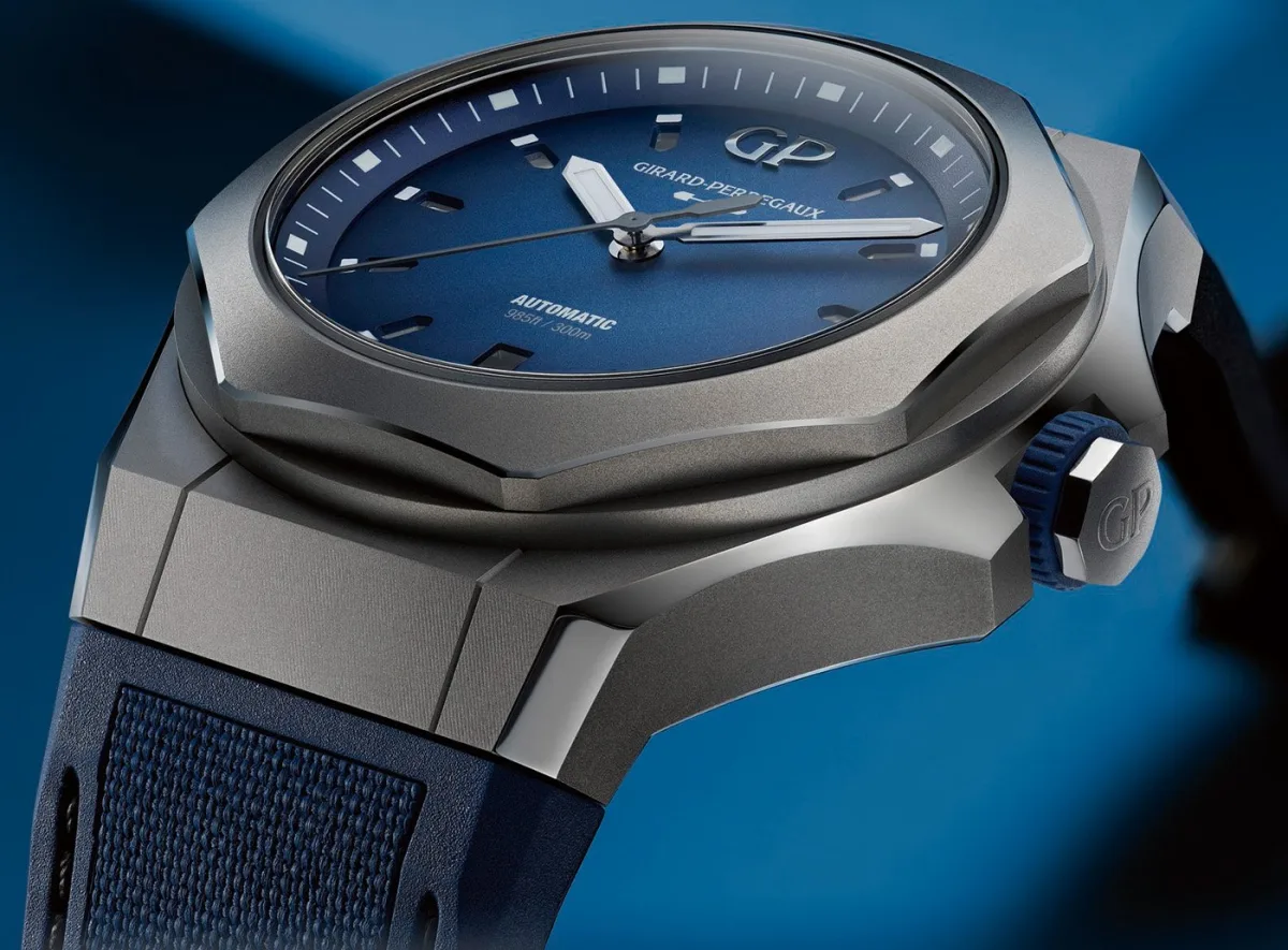 Close-up of the titanium case of the Laureato Absolute Ti 230