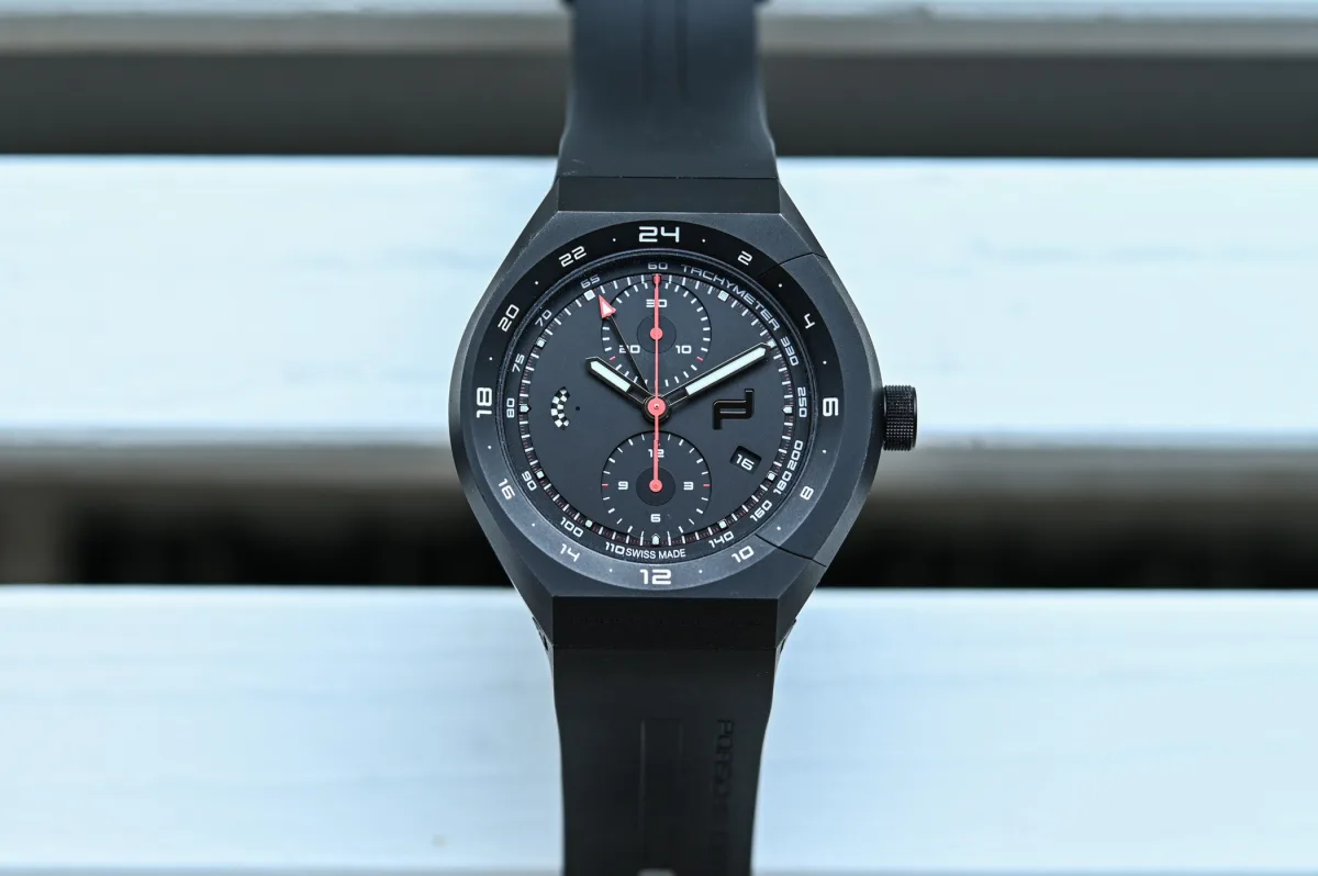 Anthracite dial with matte sunray finish