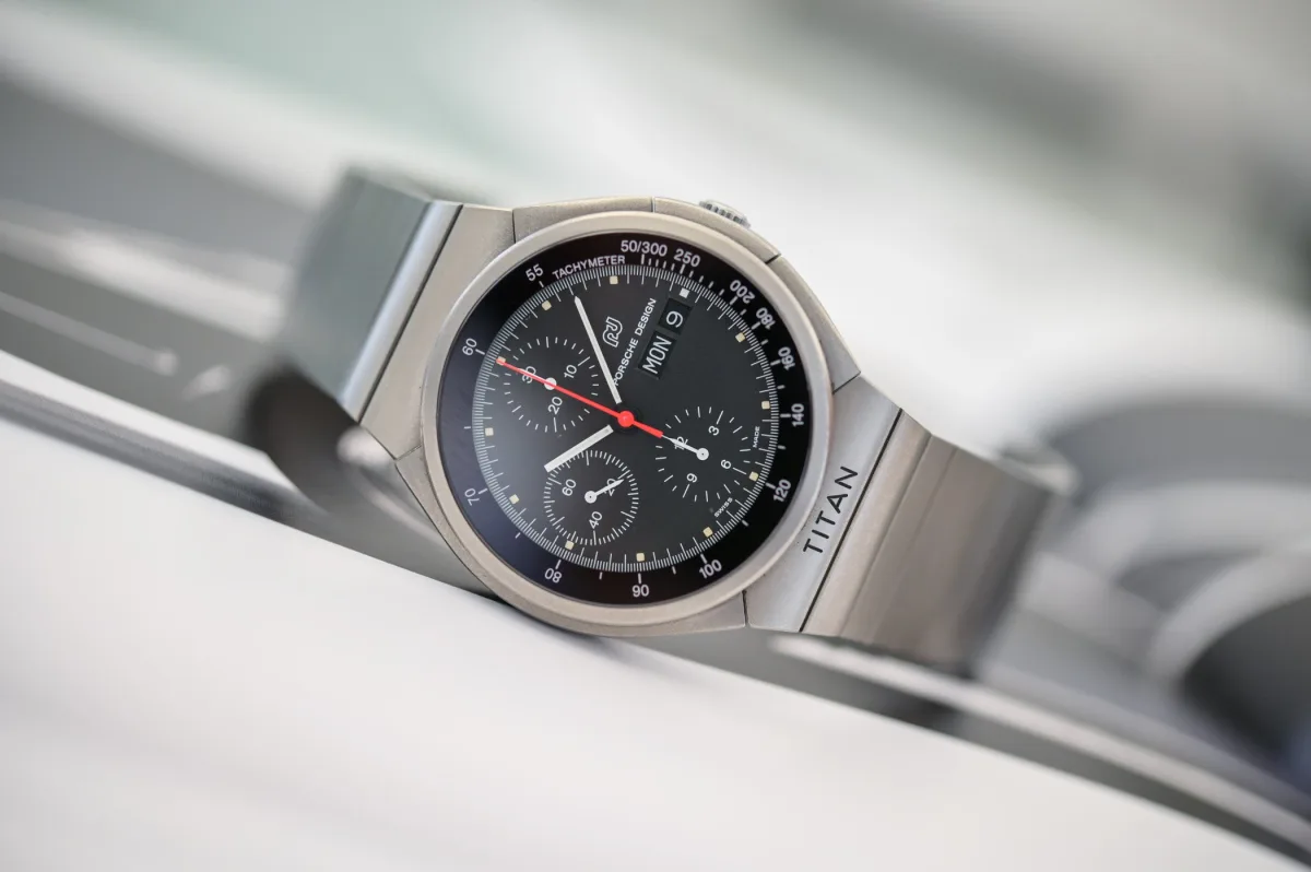 Integrated chronograph pushers on the Titan Chronograph