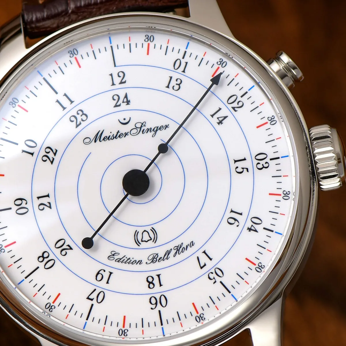 Detailed look at the alternating red and blue lines on the dial