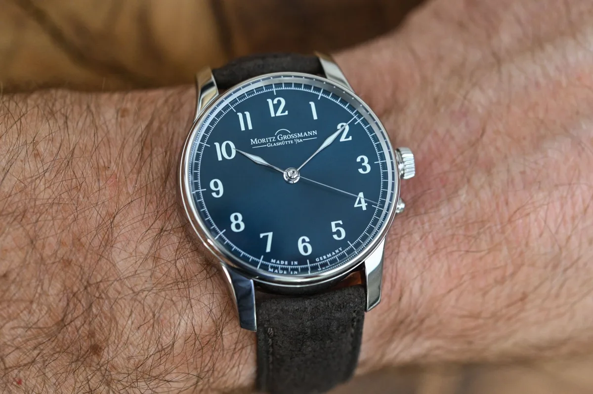 Clean and minimalistic dial of Moritz Grossmann Central Second