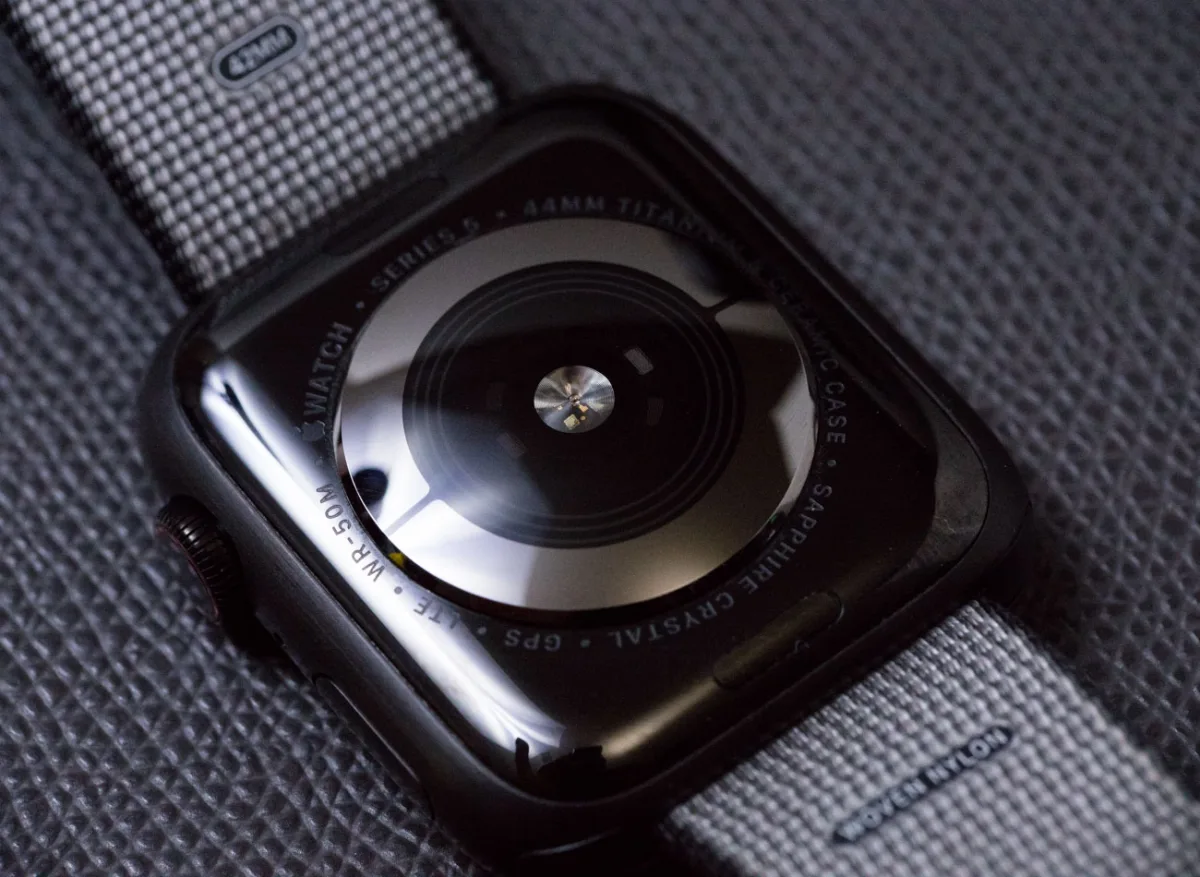 Apple Watch showcasing air quality complication